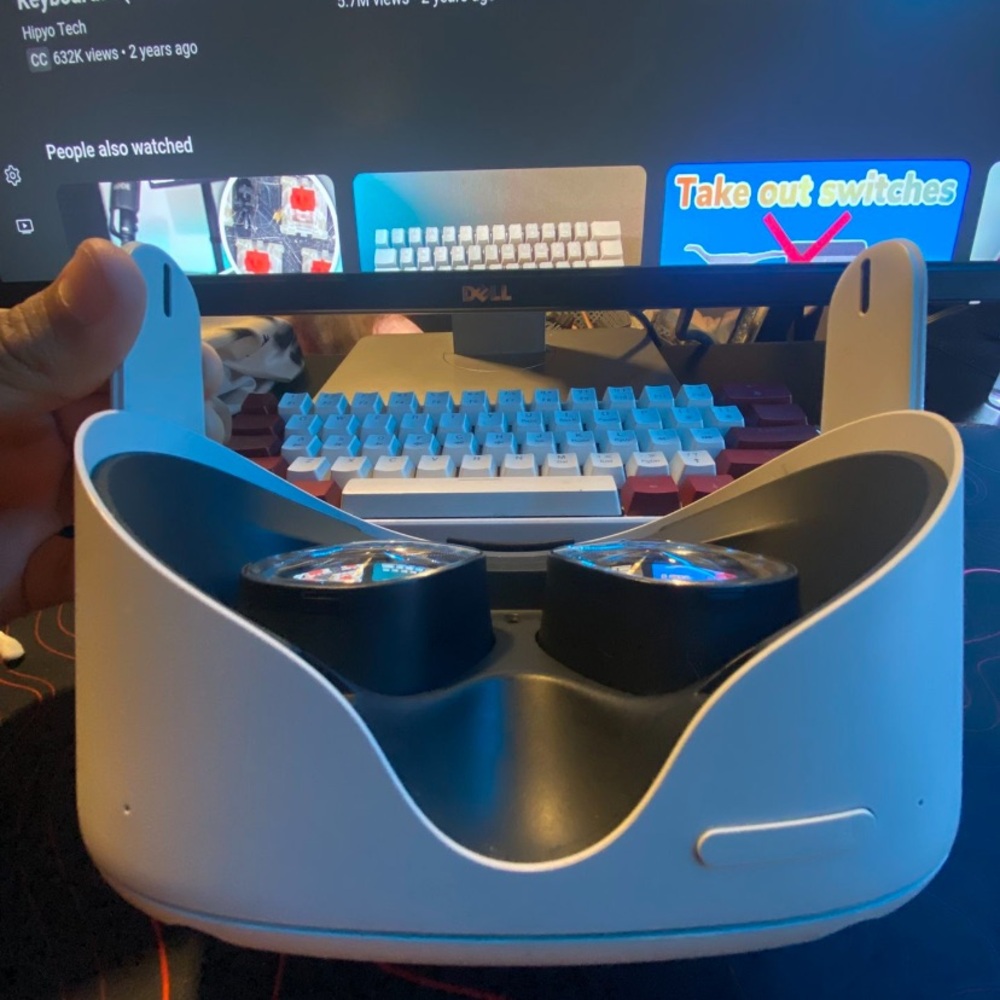 Advanced VR Headset with Controllers - White - Picture 3 of 6